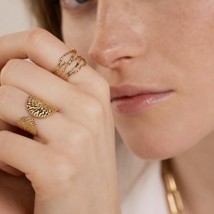 Bague femme en acier inoxydable de couleur or conçu par la créatrice de la marque de bijoux pour femme Mathilde & Fille - Mathilde & Filles