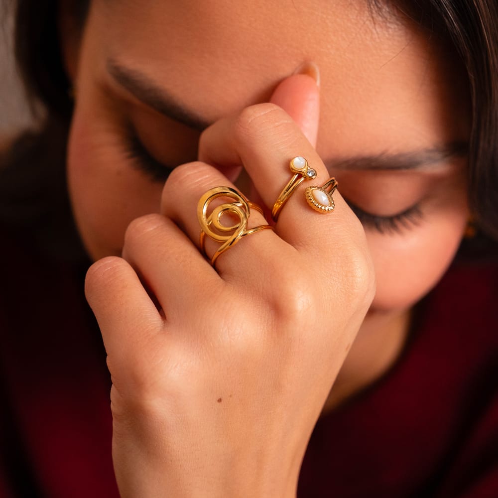 Mathilde & Filles | Bague pour femme sans ornement tout en acier inoxydable de couleur or très tendance