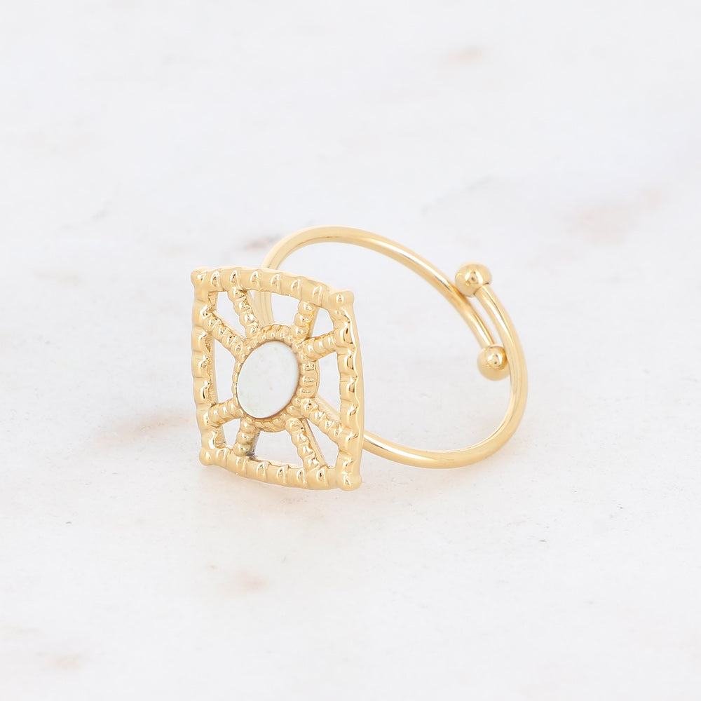 Bague de couleur or sertie d'une nacre - Mathilde & Filles