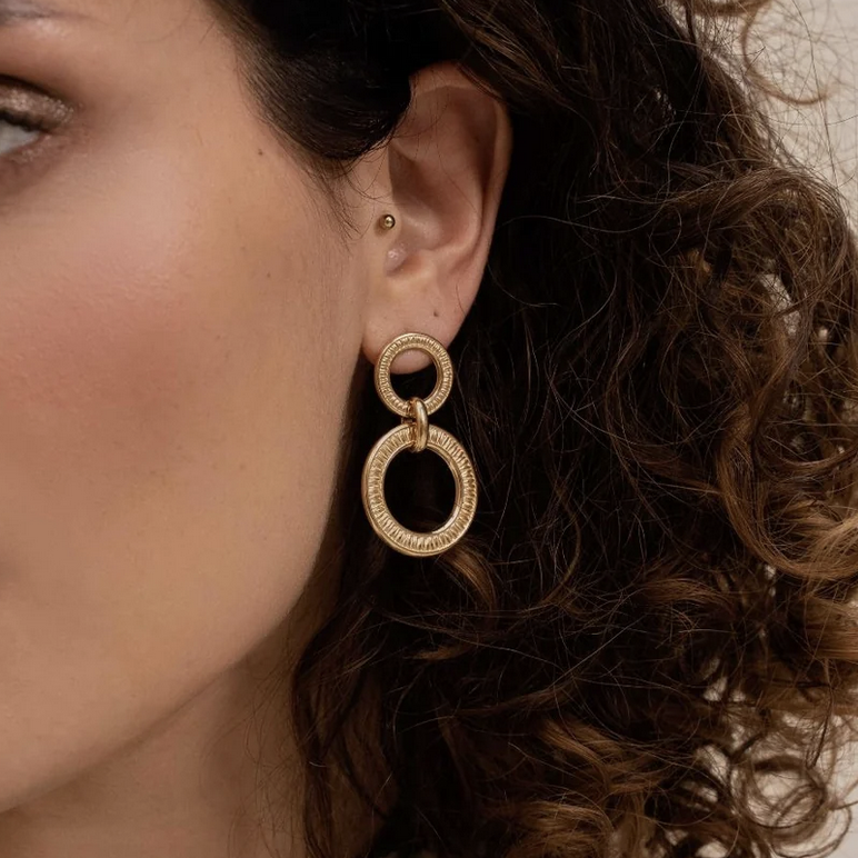 Boucles d'oreilles dorées pour femme très chic de couleur or au Maroc | Mathilde et Filles