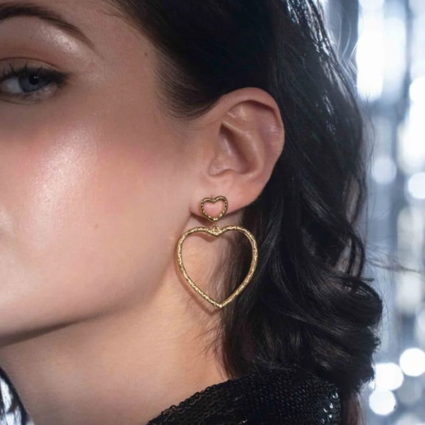 Mathilde & Filles | Boucles d'oreilles en acier inoxydable doré ornées de deux cœurs