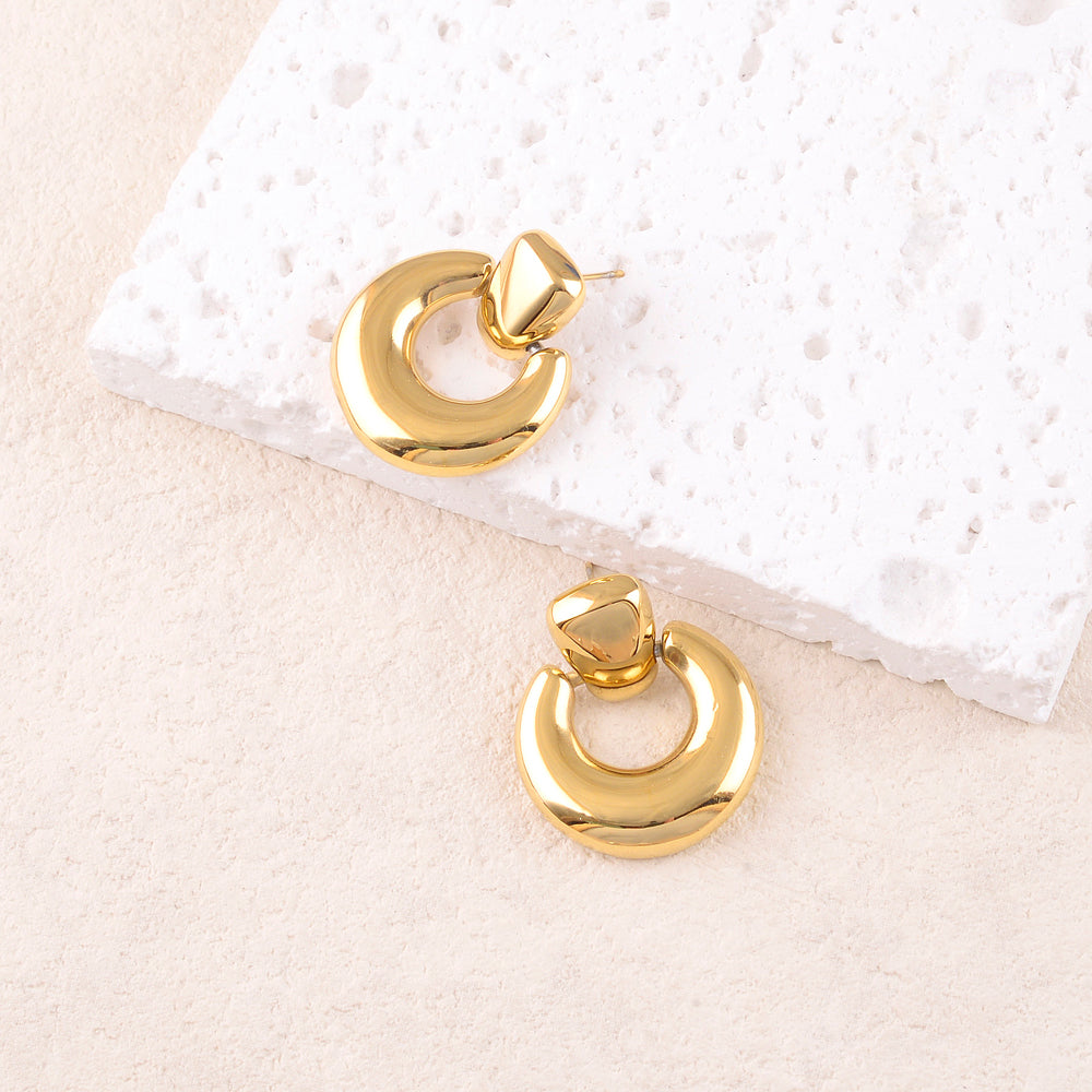 Mathilde & Filles | Boucles d'oreilles ajourées et lisses au style minimaliste chic