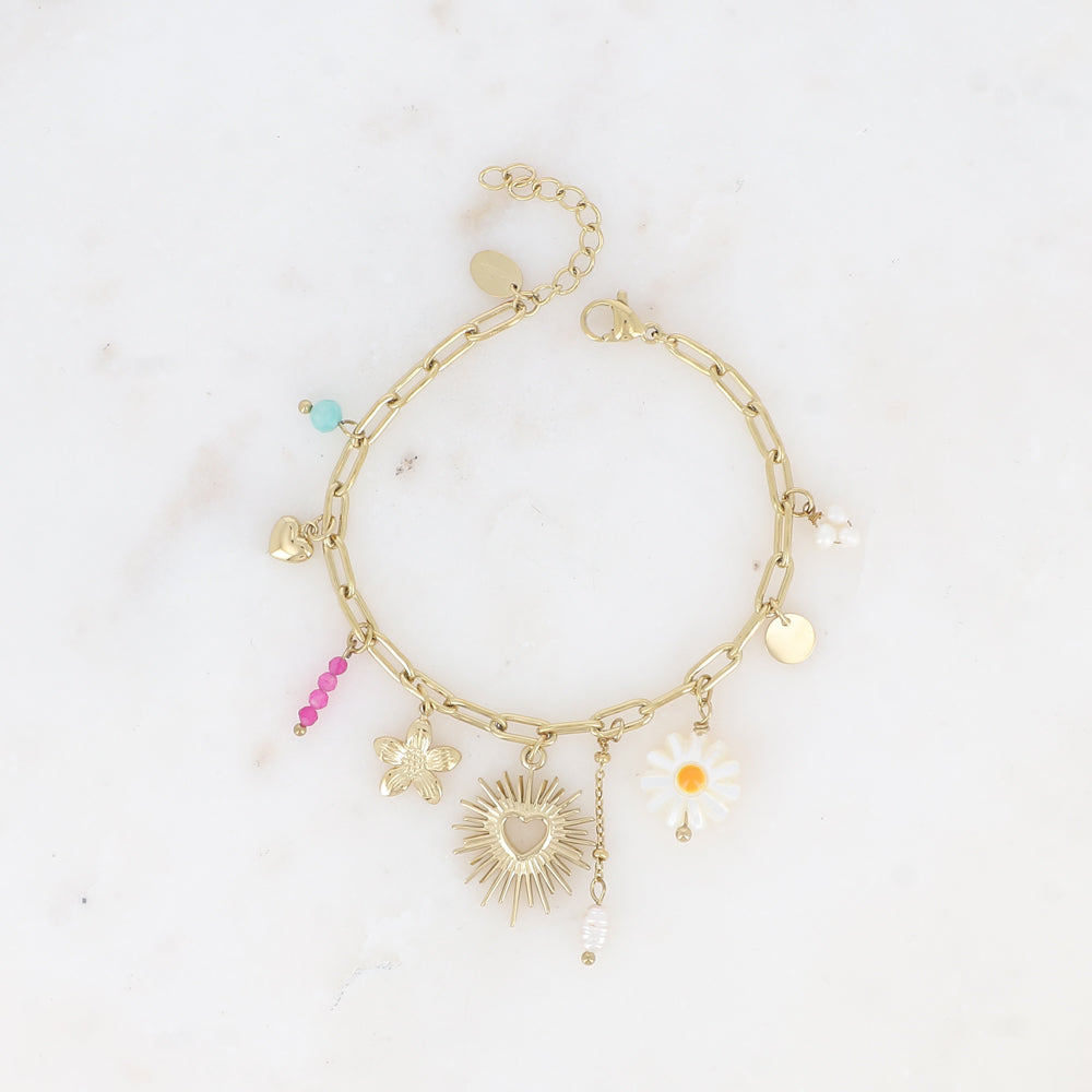 Mathilde & Filles bijoux | Bracelet en maille longue embelli de plusieurs pampilles dont un cœur ajouré et fleurs