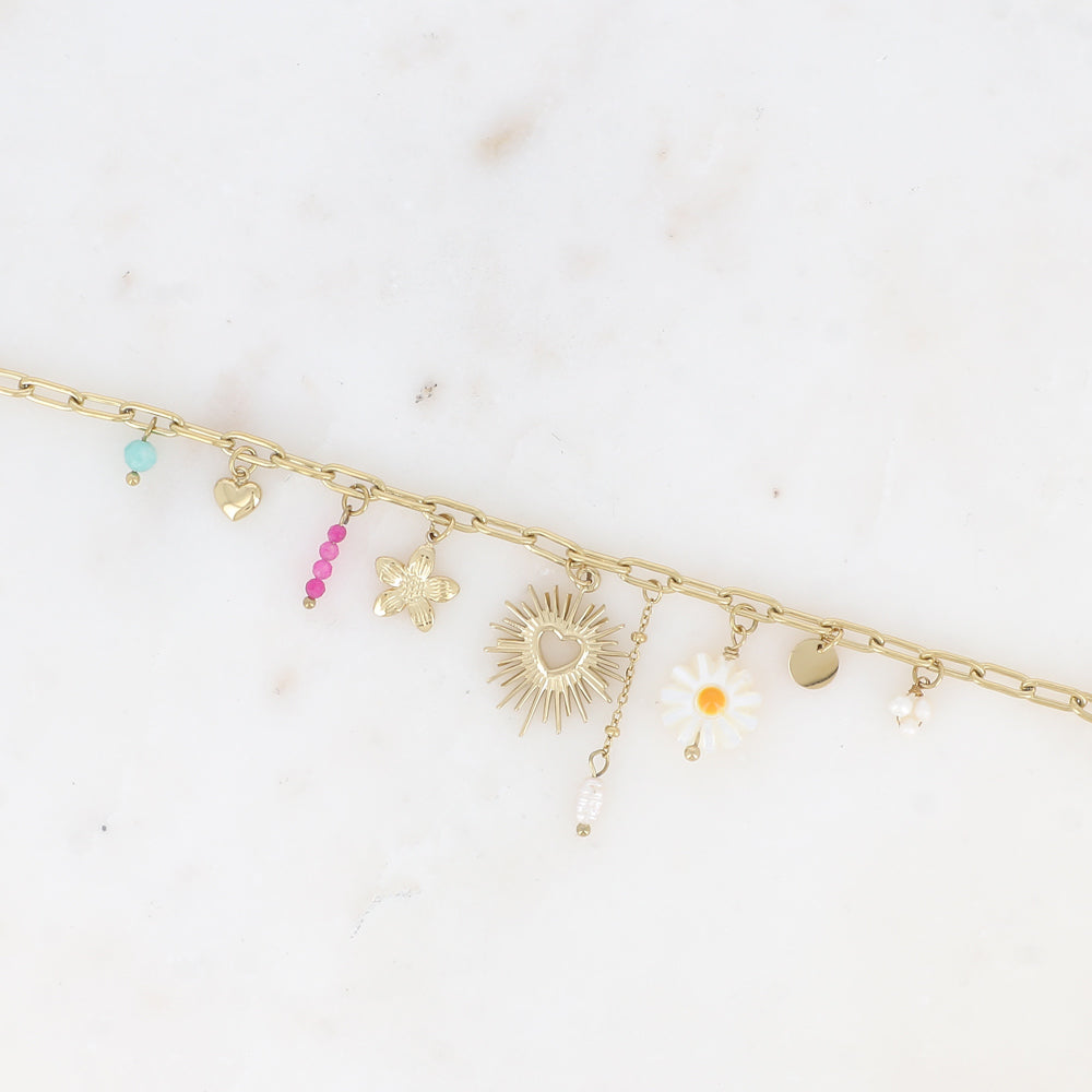 Bracelet pour femme orné de plusieurs pampilles dont des perles un cœur et une fleur | Mathilde & Filles bijoux
