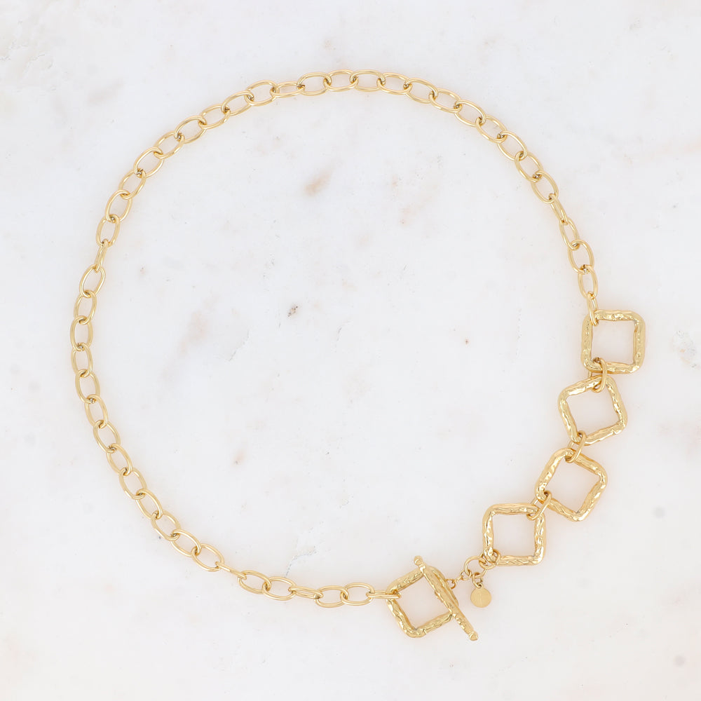 Mathilde & Filles | Collier pour femme en grosse maille et maille avec des carrés ainsi qu'n fermoir en T
