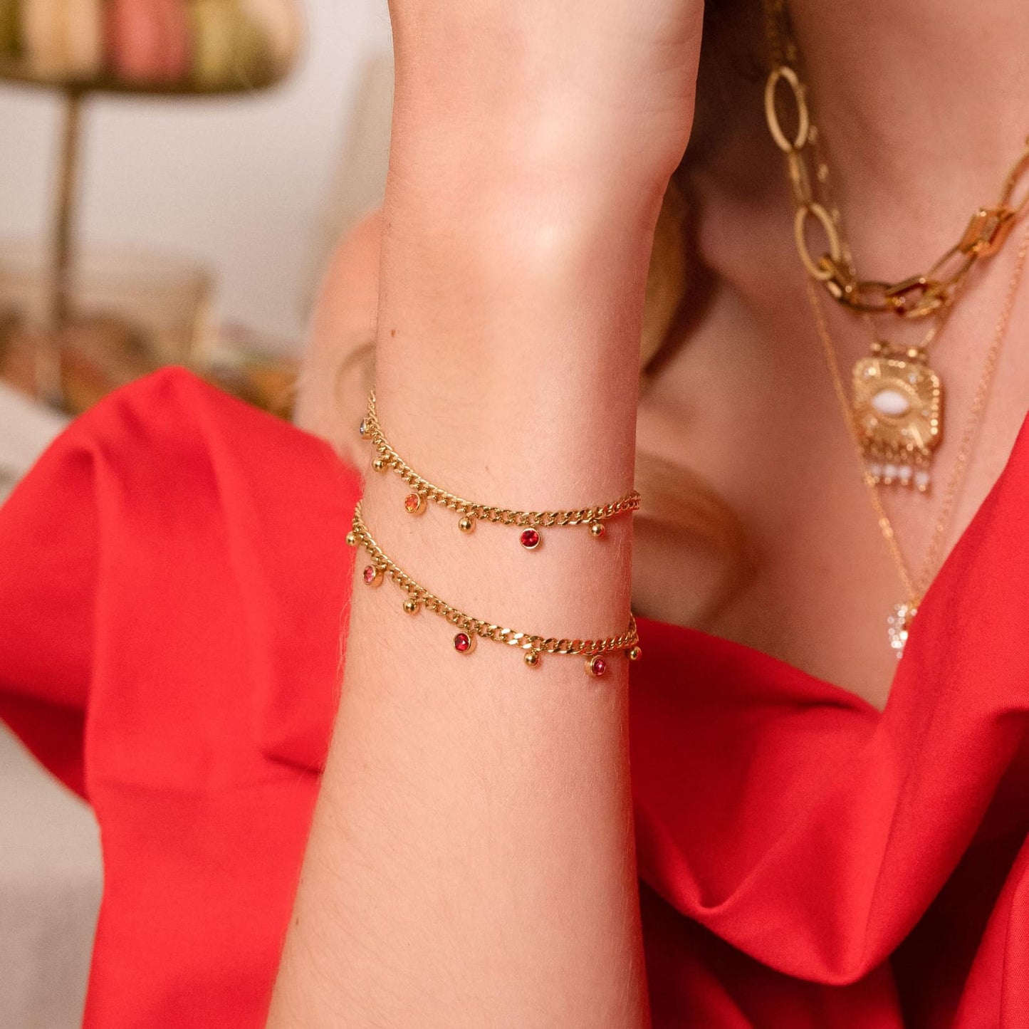 Mathilde & Filles bijoux | Gourmette à maille fine pour femme ornée de pampilles en zirconium et boules dorées