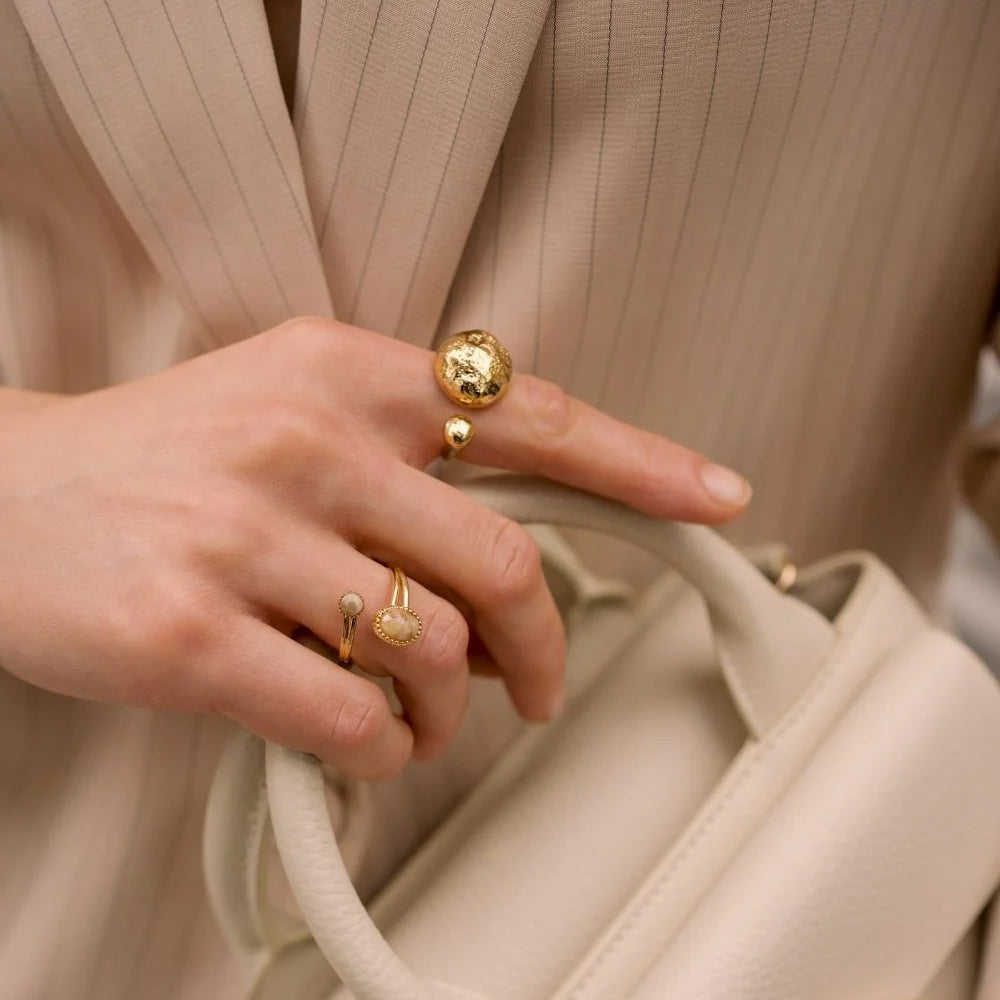 Mathilde & Filles - Bague tendance pour femme avec une grosse boule martelée et une petite boule lisse
