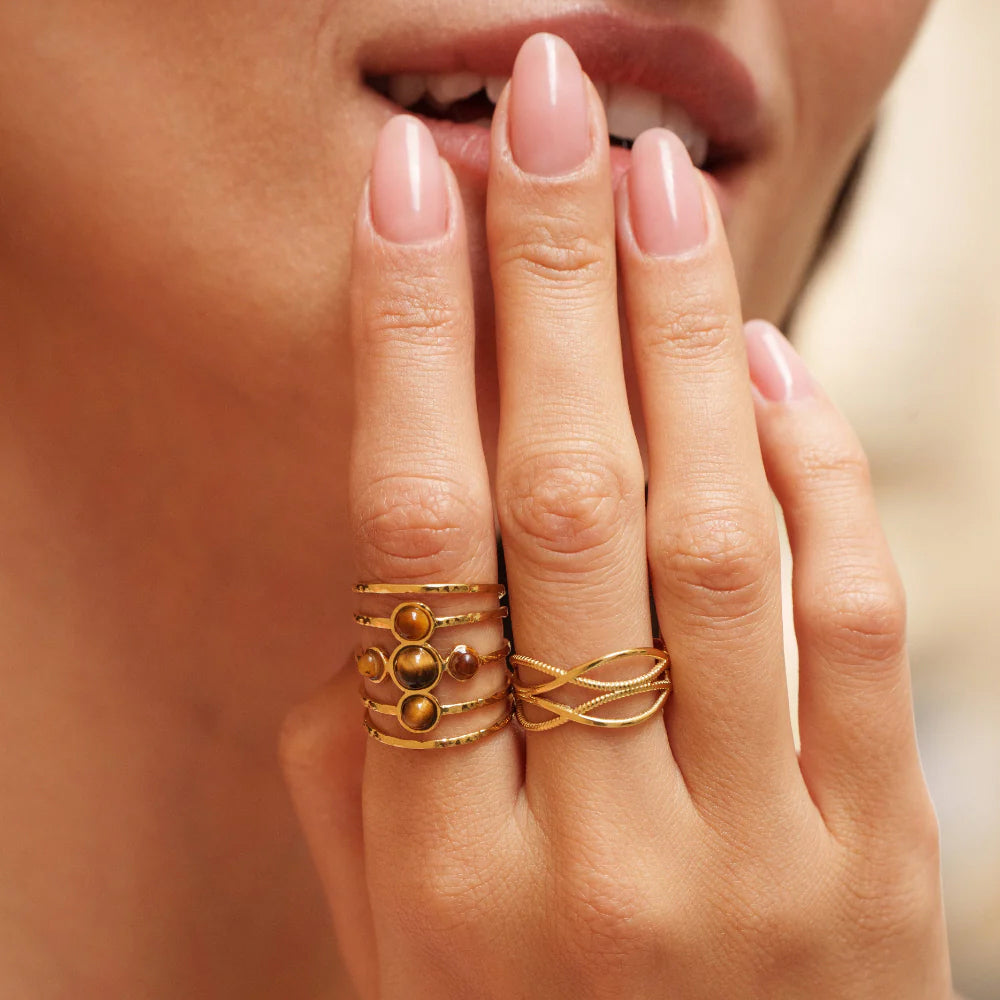 Mathilde & Filles | Bague en acier inoxydable dorée à l'or fin au style intemporel ajouré