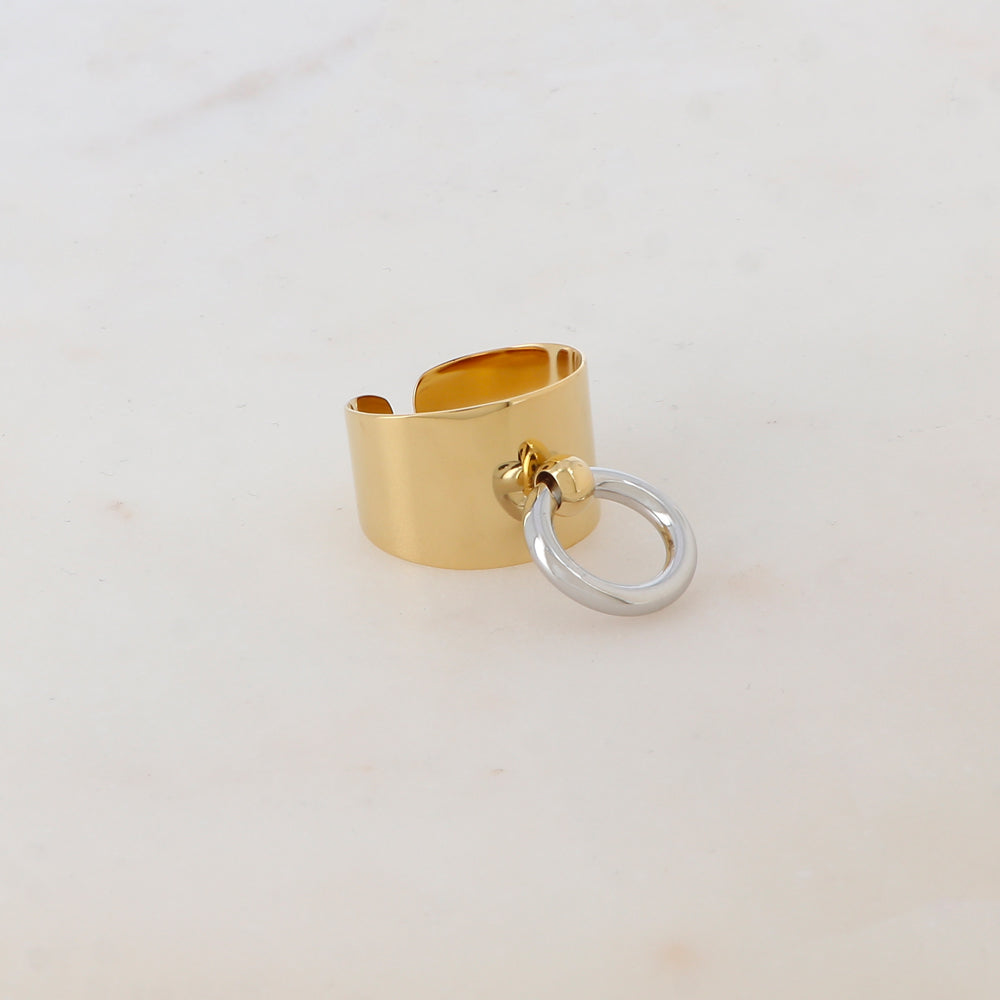 Bague pour femme embellie d'une pampille e forme de cercle ajouré | Mathilde & Filles
