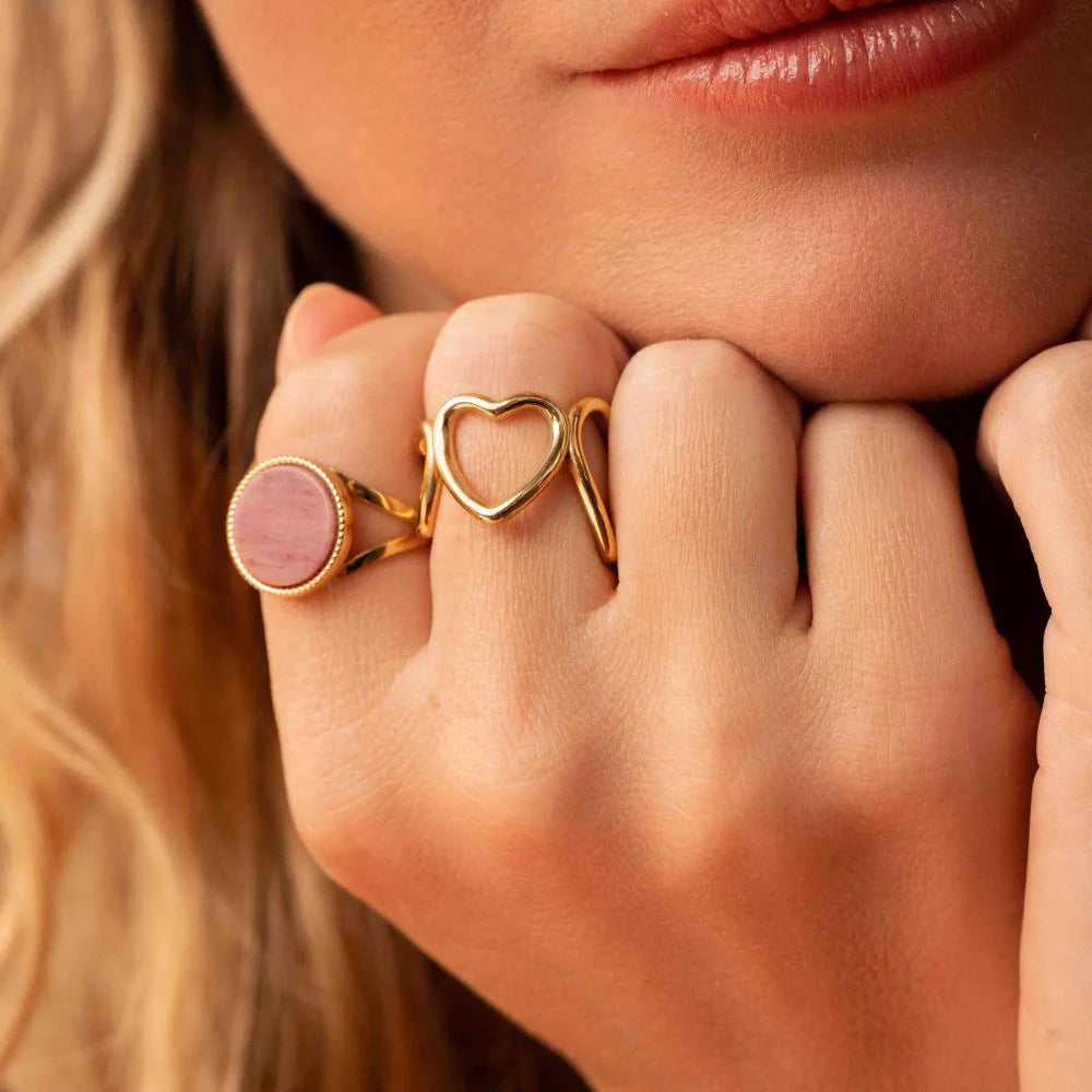 Mathilde & Filles | Bague en acer inoxydable de couleur or sertie d'une pierre naturelle