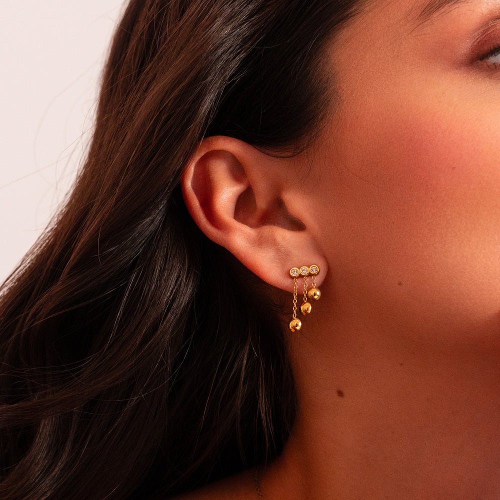 Mathilde & Filles | Boucles d'oreilles serties de trois jolis zircons et de trois chainettes