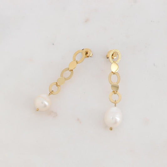 Mathilde & Filles | Boucles d'oreilles embellies d'une chainette originale sertie d'une perle de culture