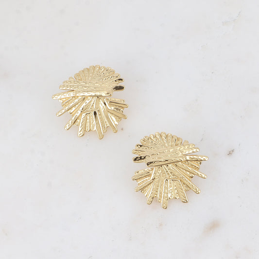 Mathilde & Filles | Boucles d'oreilles en acier inoxydable embellies d'un cœur avec des jolies sculptures