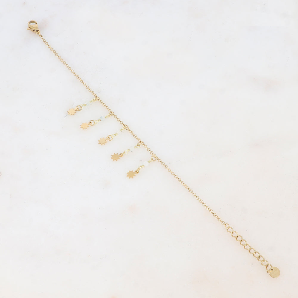 Bracelet femme en acier inoxydable embelli de cinq pampilles ornées d'étoiles et de perles blanches | Mathilde & Filles