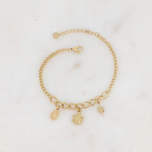 Mathilde & Filles | Bracelet en jeu de maille orné de trois pampilles parfaitement sculptées à savoir une étoile une fleur et une pièce ovale