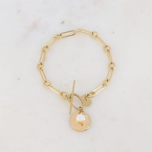 Bracelet en maille longue en acier inoxydable embelli d'une pièce martelée et d'une perle d'eau douce | Mathilde & Filles