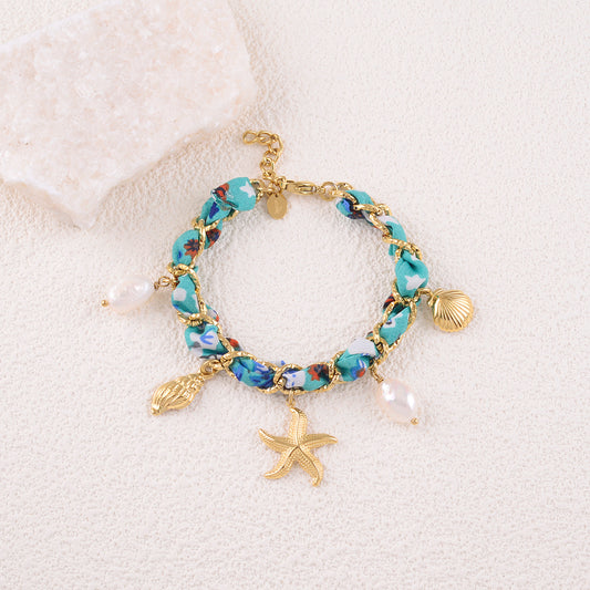 Mathilde & Filles bijoux | Bracelet en tissu de couleur turquoise orné de pampilles et de perles de culture
