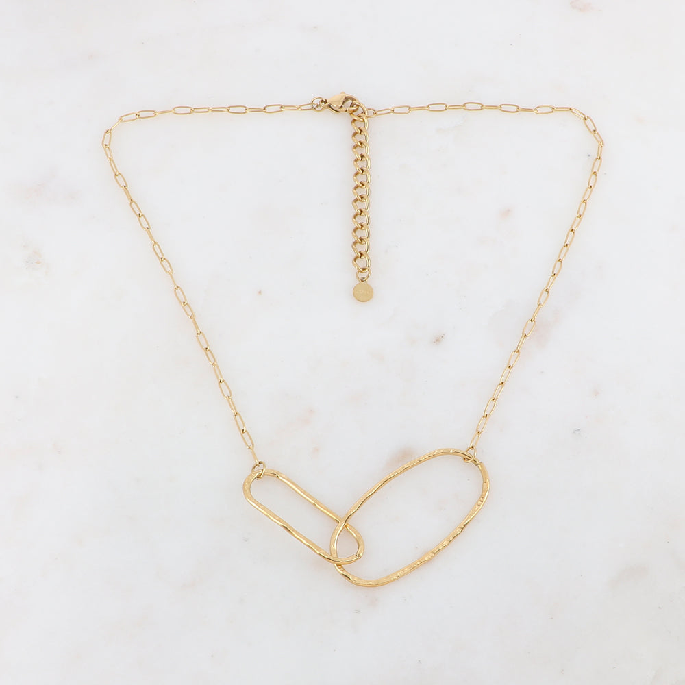 Collier en petite maille en acier inoxydable doré avec pendentif deux pièces ajourées entrelacées | Mathilde & Filles