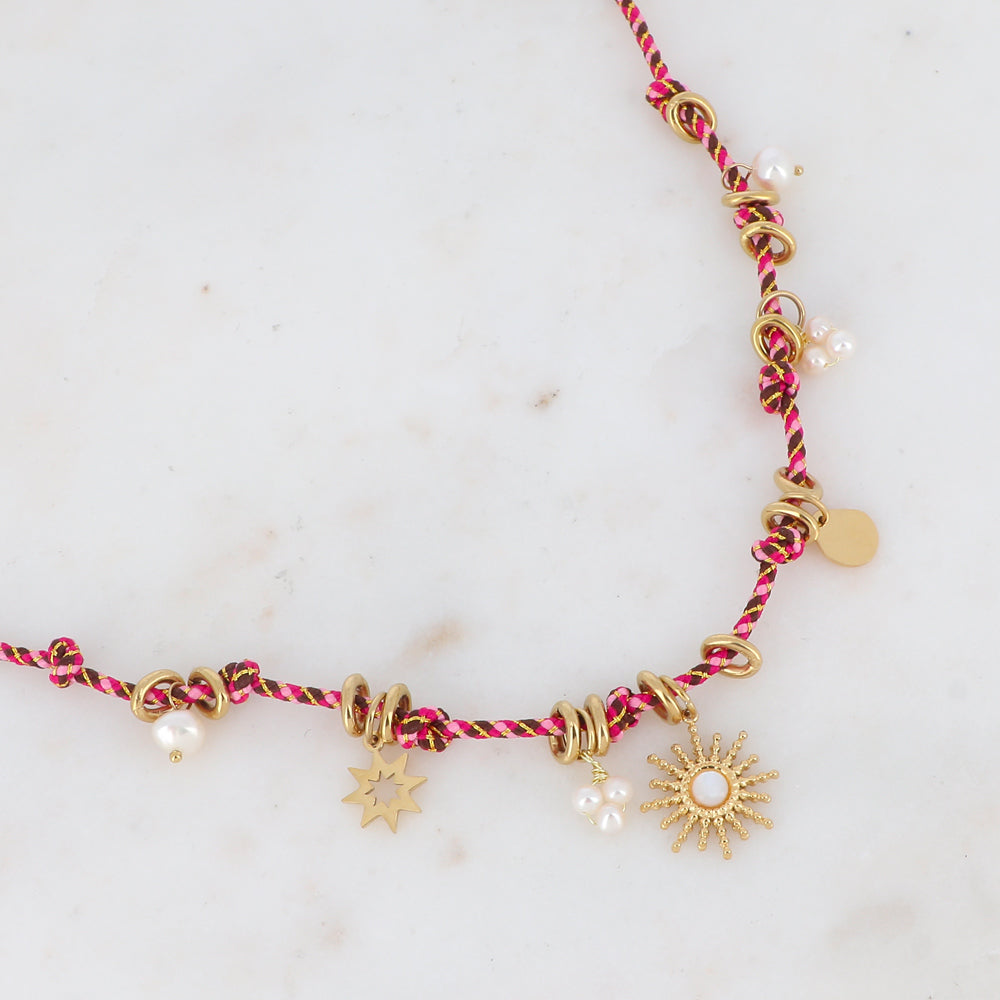 Mathilde & Filles | Collier en corde rouge et rose embelli de pampilles dorées