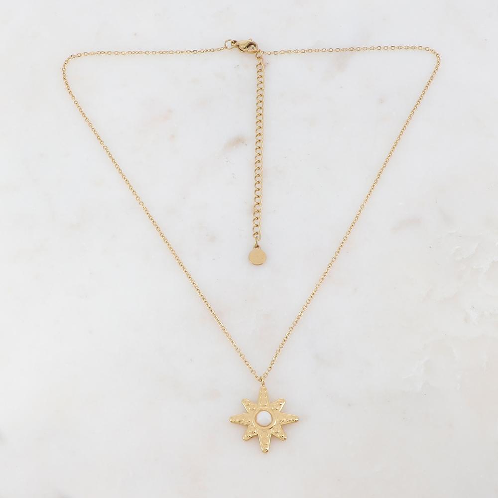 Collier orné d'une jolie étoile de mer avec une petite pierre blanche | Mathilde & Filles