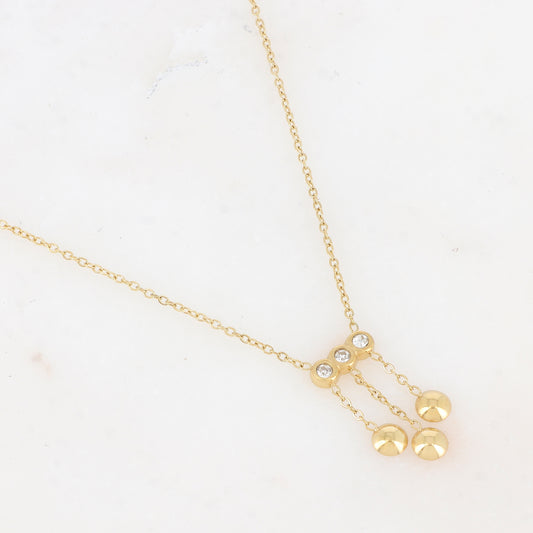 Mathilde & Filles | Collier femme en acier inoxydable serti de trois zircons ainsi de trois petites chainettes portants trois boules délicates