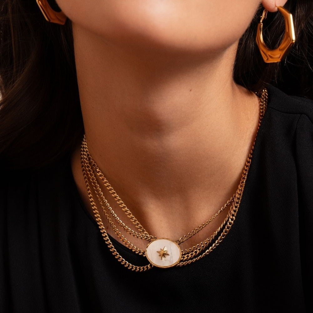 Mathilde & Filles | Collier grosse maille serti d'un pendentif en nacre