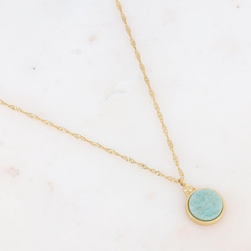 Mathilde & Filles | Collier femme en acier inoxydable doré embelli d'un pendenif rond serti d'une pierre naturelle amazonite