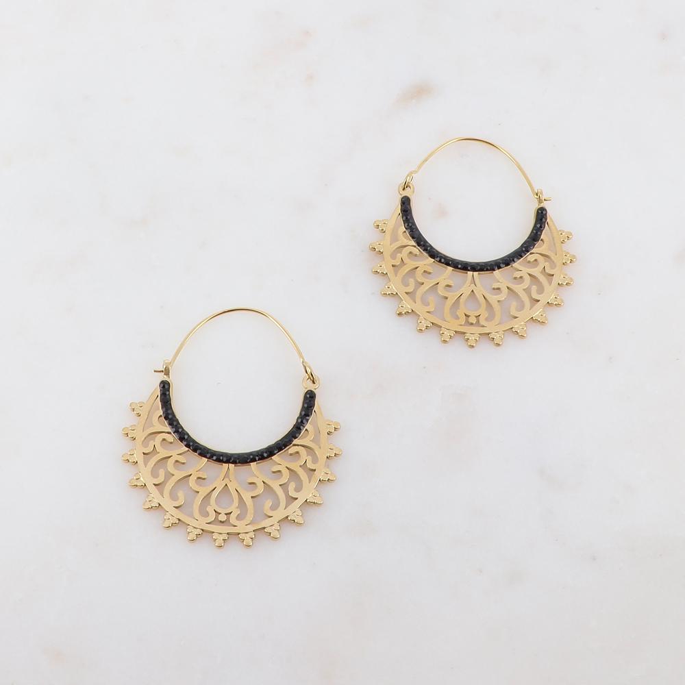 Mathilde & Filles | Boucles d'oreilles créoles en forme de panier joliment ajourées au style orientale serties de zirconium