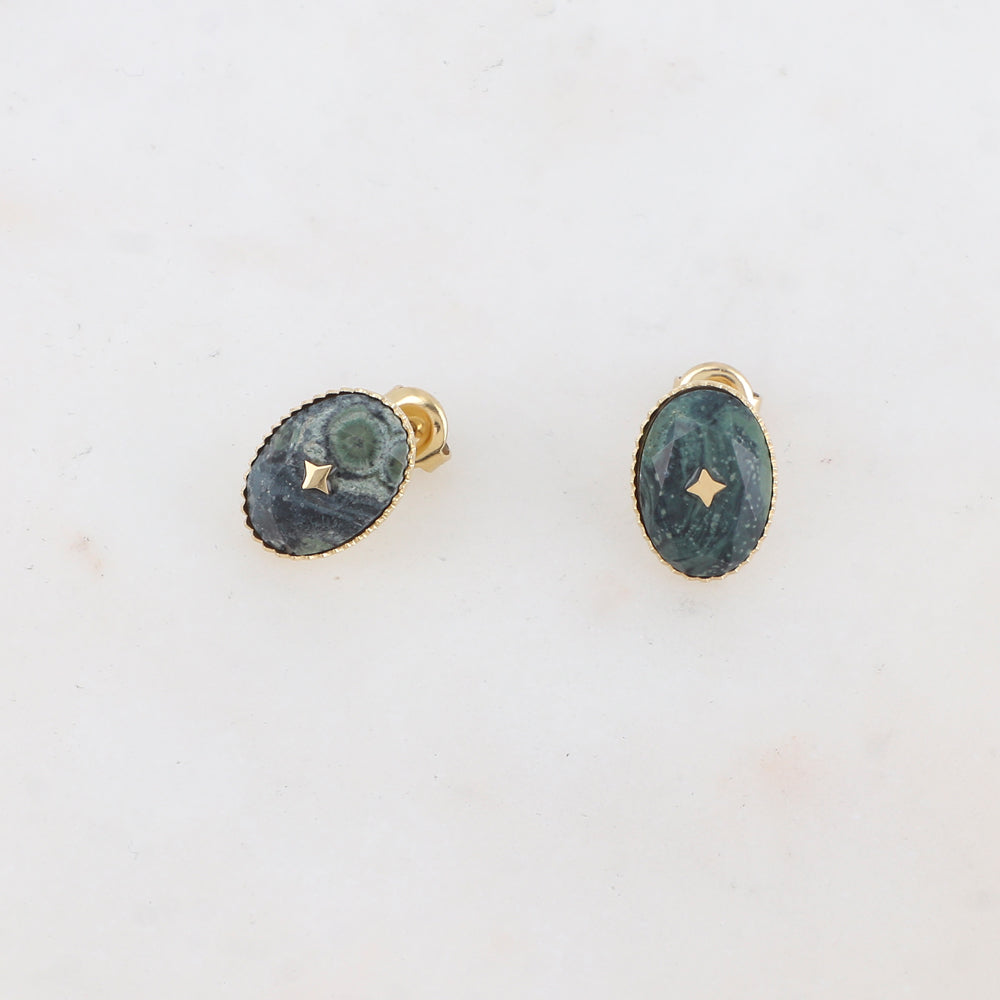 Mathilde & Filles | Boucles d'oreilles en acier inoxydable de forme ovale serties d'ne pierre naturelle jaspe africaine