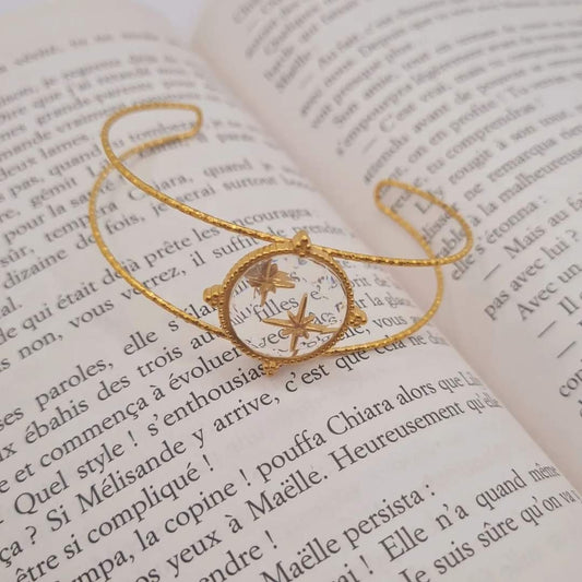 Manchette dorée avec pendentif en verre | Mathilde & Filles - Bijoux Maroc