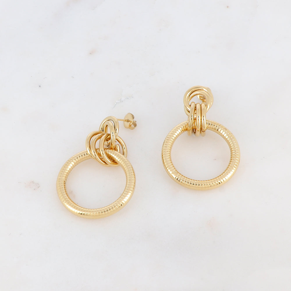 Mathilde & Filles | Boucles d'oreilles en acier inoxydable composées d'un grand anneau accroché à plusieurs petit anneaux ciselés