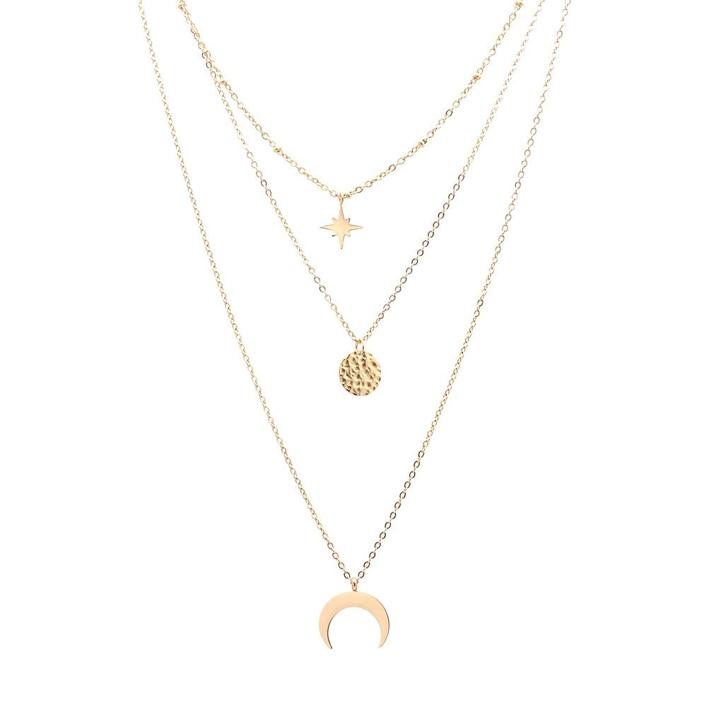Collier trois chaînes dorées avec une étoile scintillante une pièce martelée et un croissant de lune |Mathilde & Filles